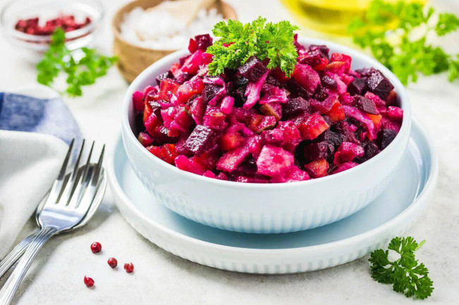 Винегрет с шпротами: вкусный и легкий салат для новогоднего стола