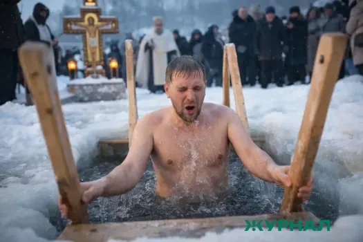 Крещенские купания собрали тысячи нижегородцев на Гребном канале