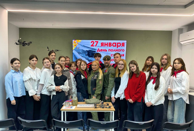 Мотоклуб &laquo;Ночные валькирии&raquo; провел урок мужества в 20-й школе Нижнего Новгорода