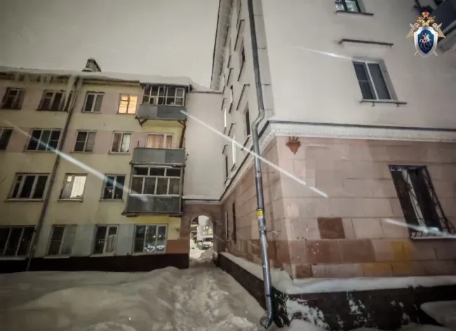 Падение наледи с крыши травмировало ребенка в Нижнем Новгороде