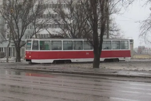 Трамвайная остановка в Нижнем Новгороде обрушилась из-за снега
