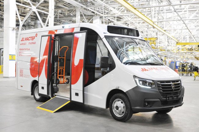 Горьковский автозавод представил новый автофургон для служб доставки