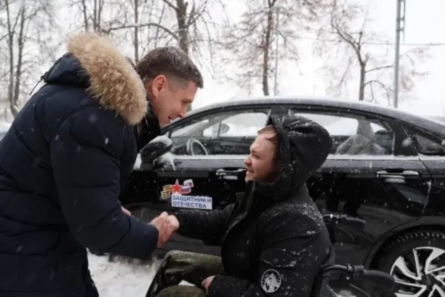 В Нижегородской области ветераны СВО получили автомобили с ручным управлением