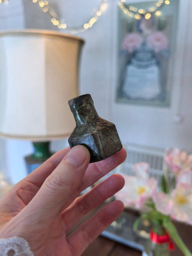 В Доме провизора Эвениуса нашли дореволюционный аптечный пузырек