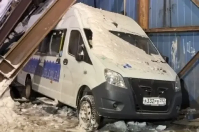 Кровля автопарка обрушилась в Воскресенском округе