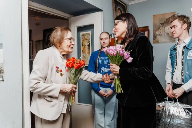 Волонтёры Победы поздравили 128 женщин-ветеранов в Нижегородской области с 8 Марта