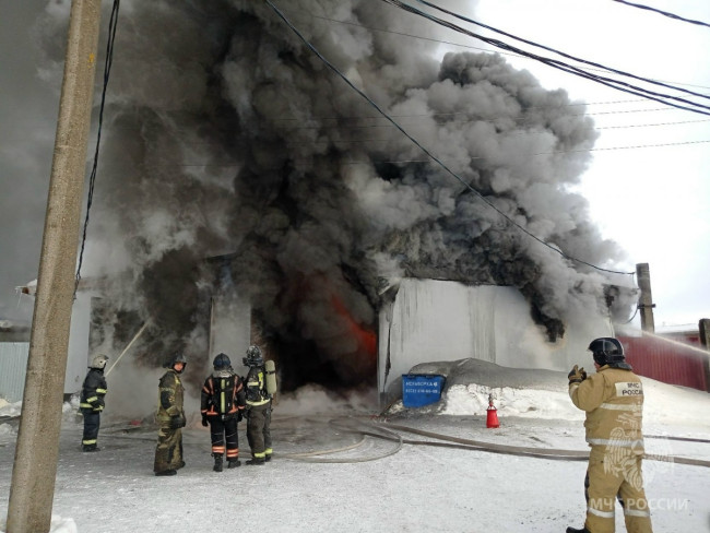 Пожар на заводе свечей в Балахне охватил 900 квадратных метров