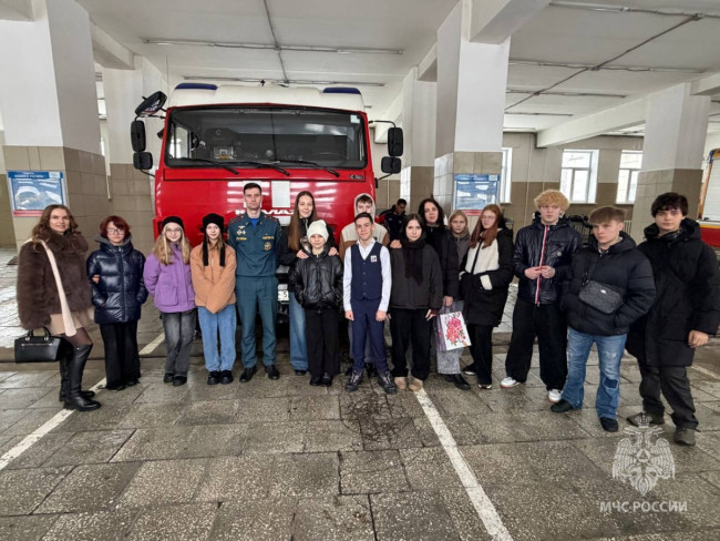 Юные нижегородцы посетили пожарную часть и узнали о профессии спасателя
