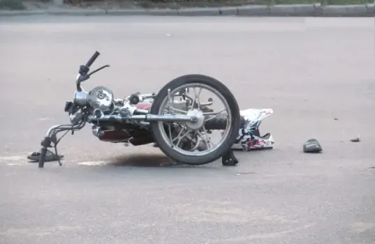 Мотоциклист столкнулся с мопедистом на автодороге в Борском районе