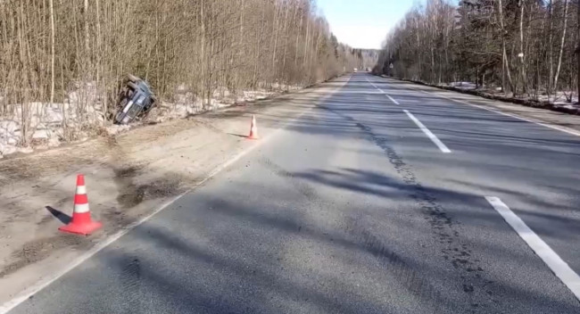 В Чкаловском округе перевернулся легковой автомобиль, есть пострадавший