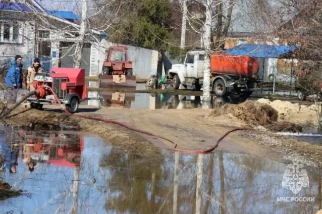 В Нижегородской области затоплены более 400 приусадебных участков и мостов