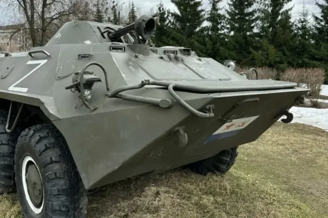 В Городце вандалы испортили памятник боевой машине