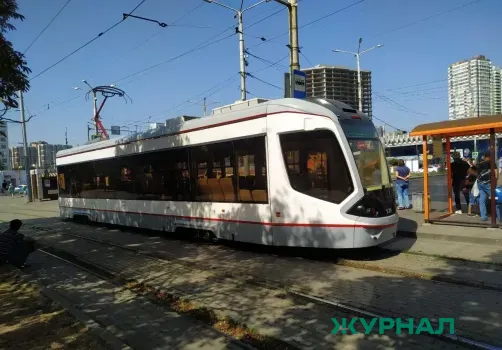 Движение трамвая №&thinsp;27 в Нижнем Новгороде приостановлено из-за автомобиля на путях