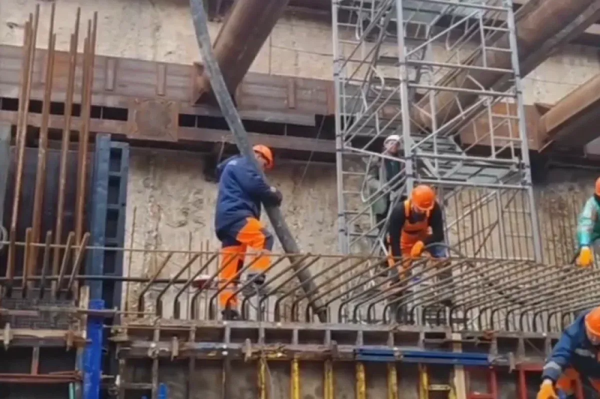 На площади Свободы началась заливка монолита новой станции метро