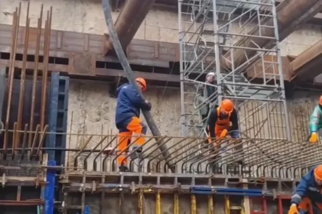 На площади Свободы началась заливка монолита новой станции метро