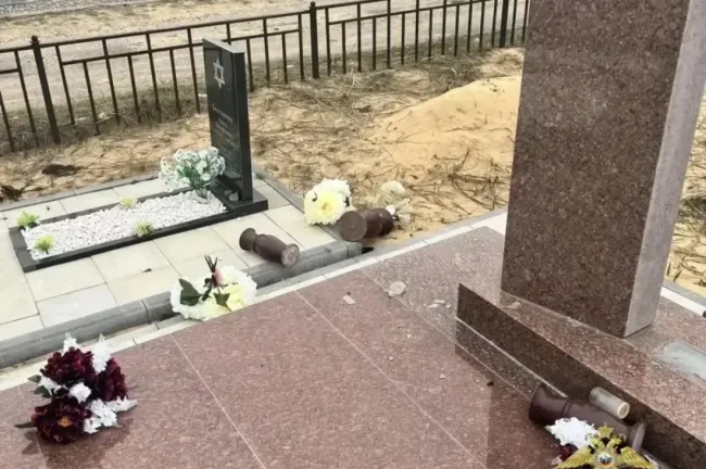 В Дзержинске повреждены 16 надгробий на кладбище, полиция проводит проверку