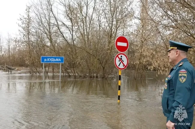 Более 100 могил затопило на Стригинском кладбище в Нижнем Новгороде