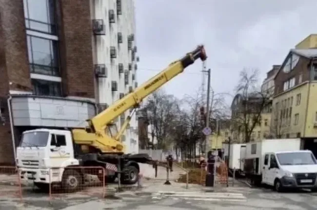 В центре Нижнего Новгорода произошел прорыв трубы