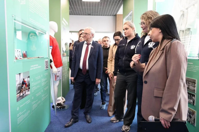 Сенаторы оценили развитие адаптивного спорта в Дзержинске на встрече в центре &laquo;Парус&raquo;