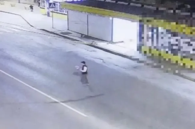 Нижегородец ограбил цветочный магазин и раздал цветы прохожим