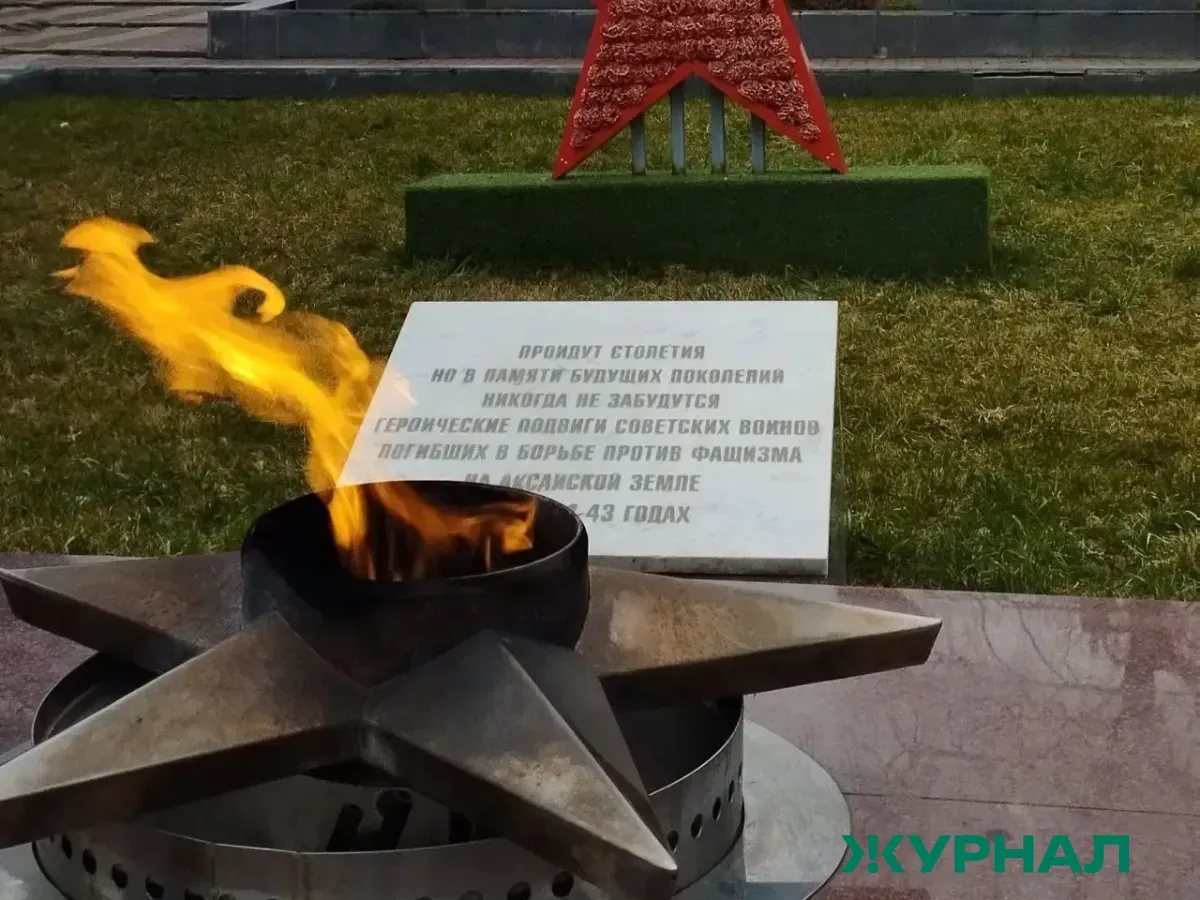 Старшеклассники школы № 117 провели «Вахту Памяти» у Вечного огня в Сормово