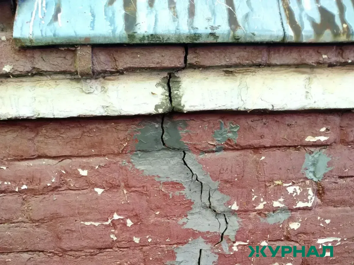 Штукатурка упала с фасада исторического здания в центре Нижнего Новгорода